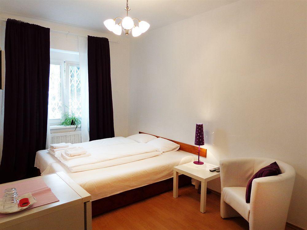 Pension Nika Прага Экстерьер фото