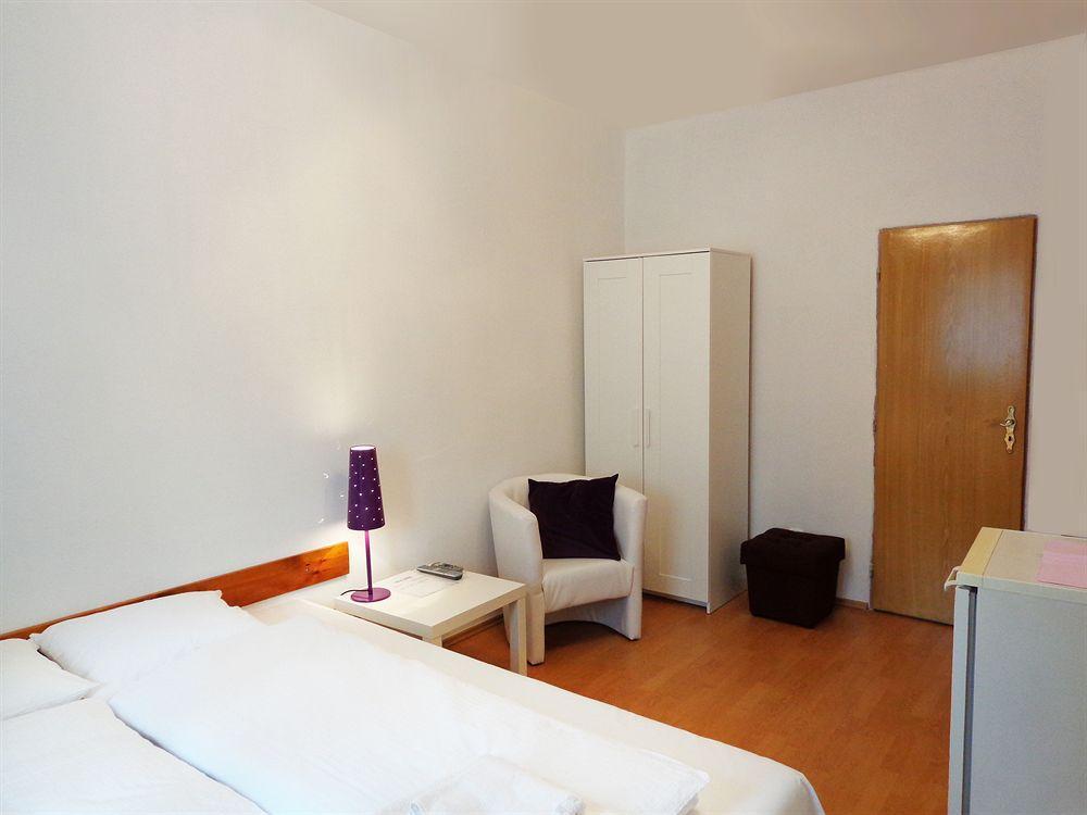 Pension Nika Прага Экстерьер фото
