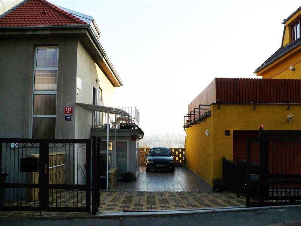 Pension Nika Прага Экстерьер фото