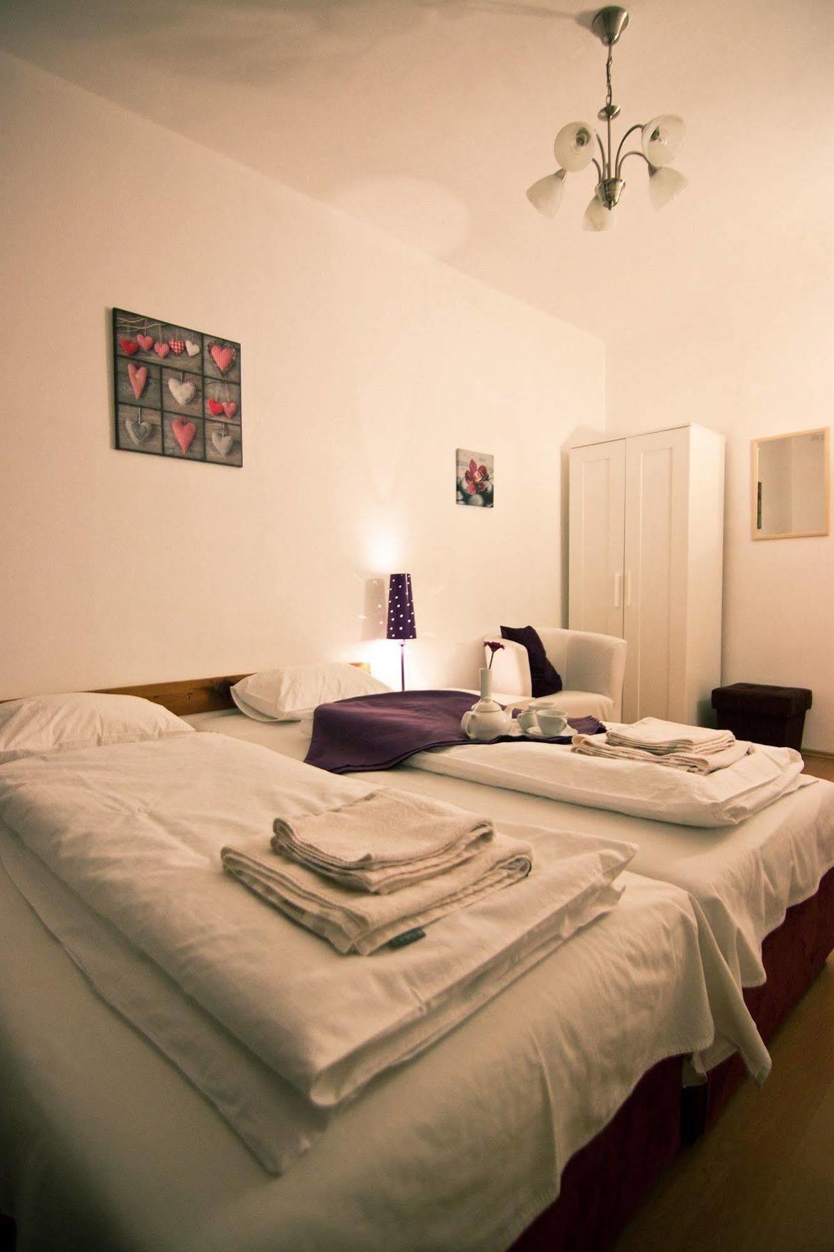 Pension Nika Прага Экстерьер фото
