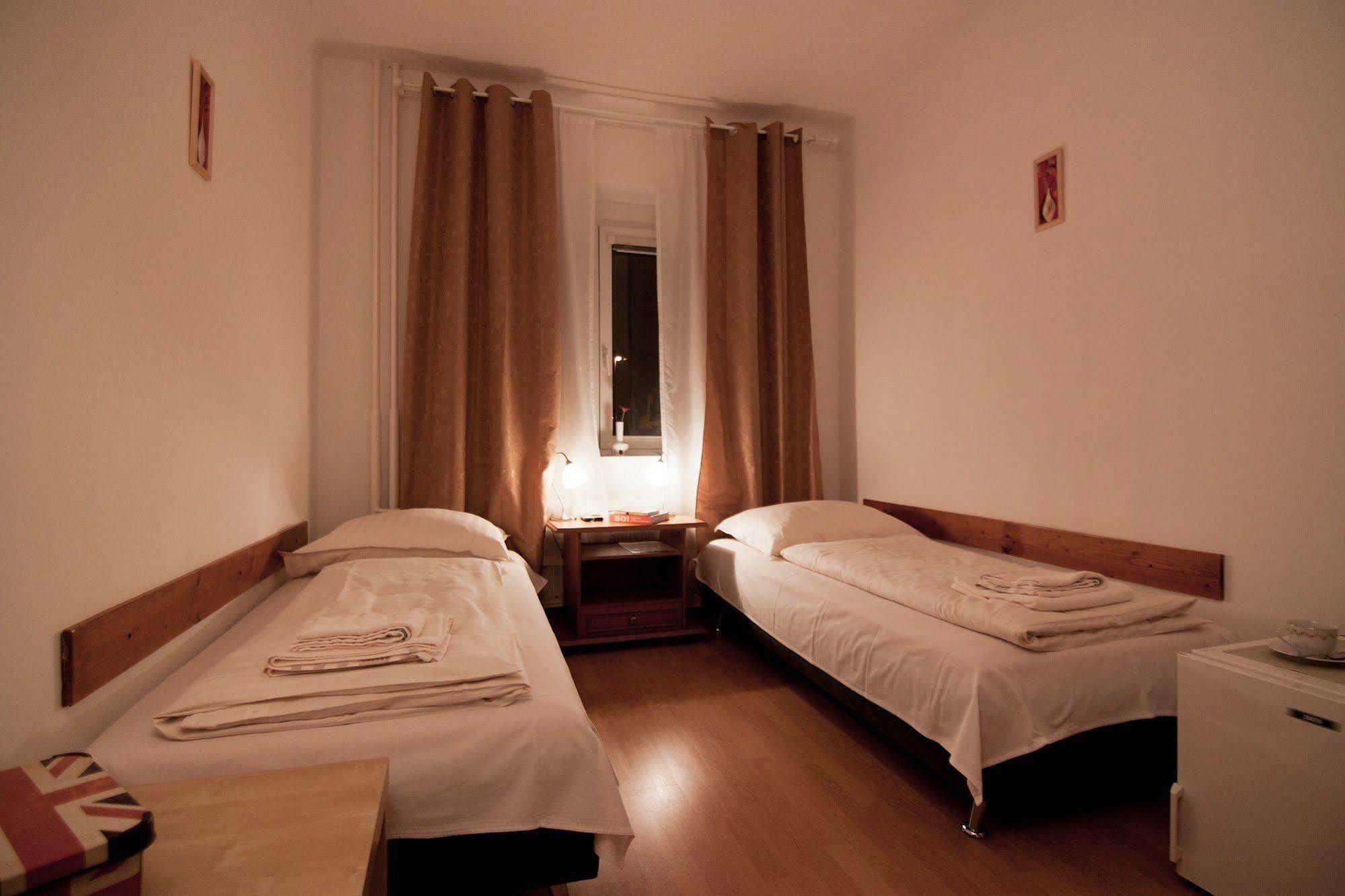 Pension Nika Прага Экстерьер фото