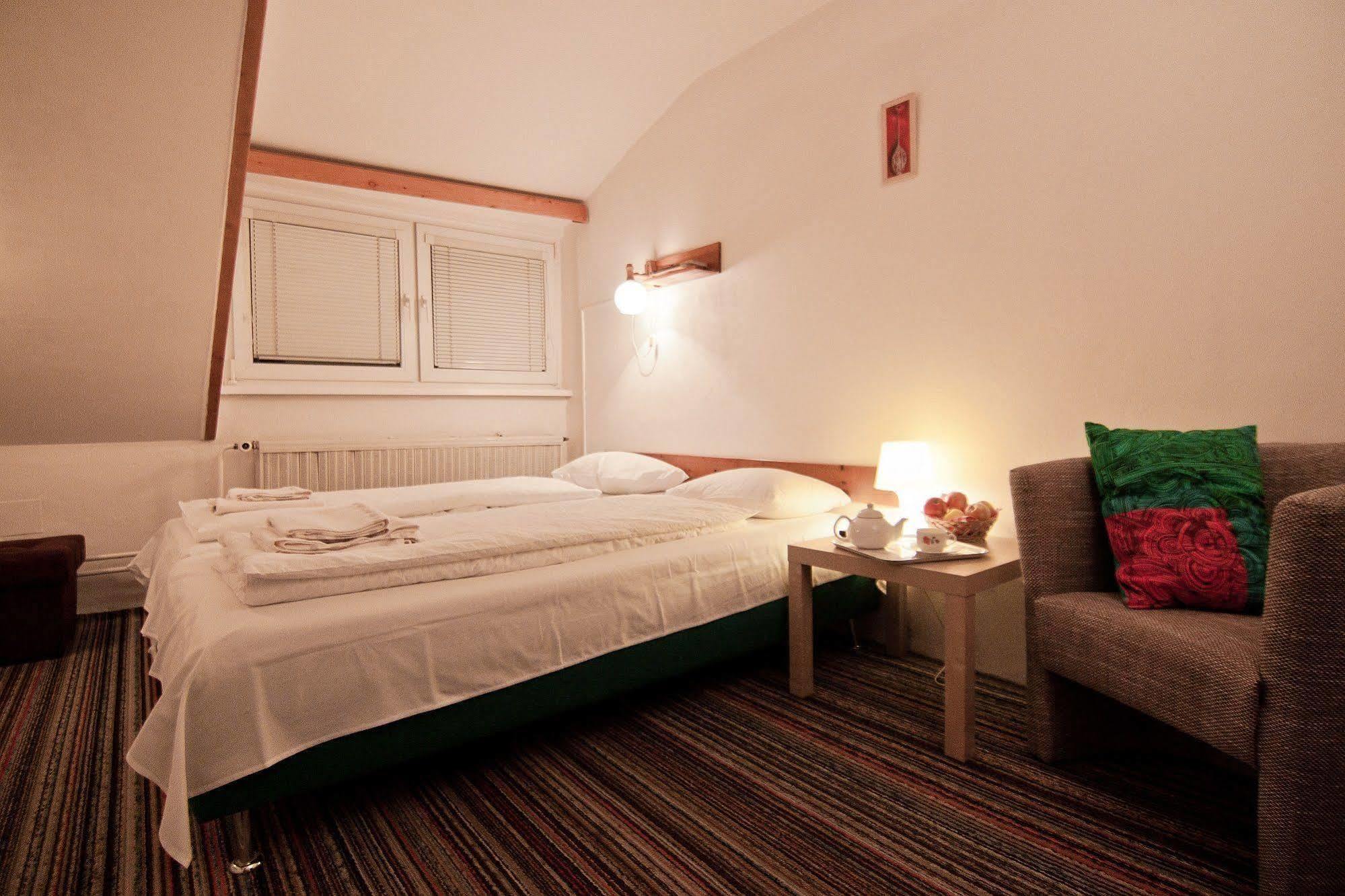 Pension Nika Прага Экстерьер фото